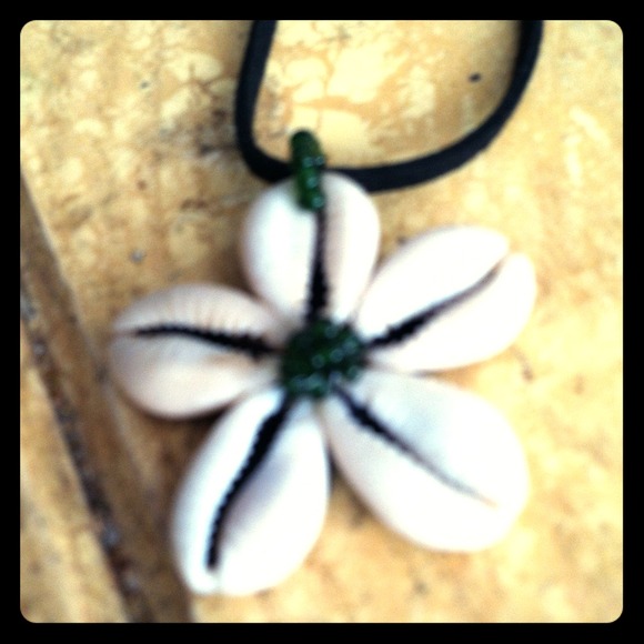 Never been used beachy and green necklace