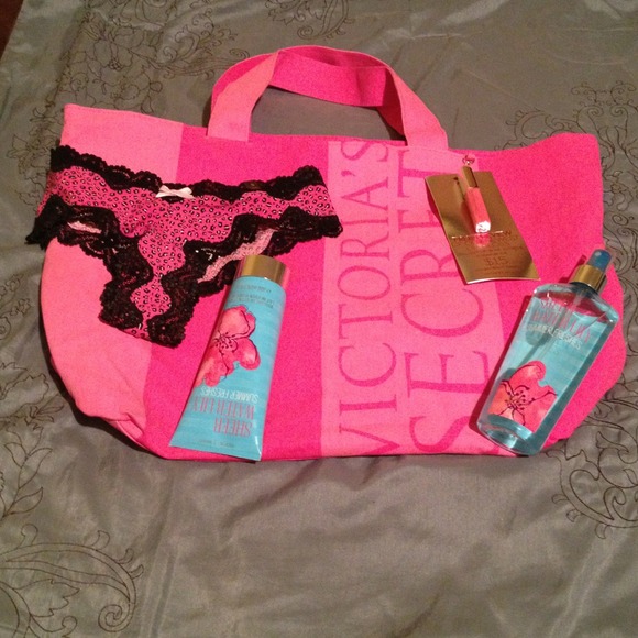 (Sold)Victoria's Secret tote purse w/extras