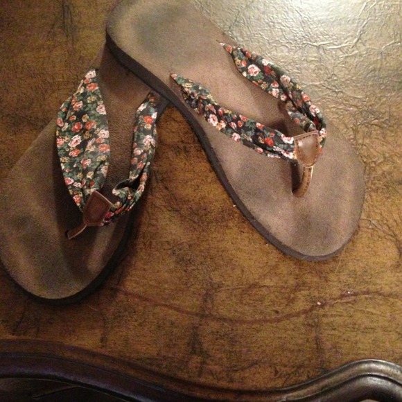 Like new flip flops
