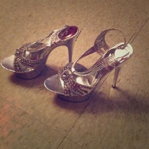 High heels shoes