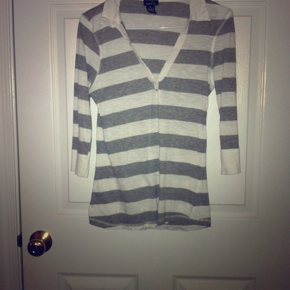 No longer available Grey and white strip top - Picture 1 of 2
