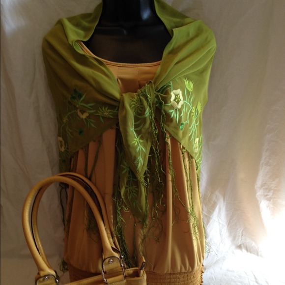 SOLD💚Gorgeous scarf💚