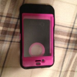 Black and pink iPhone 4/4s otter box