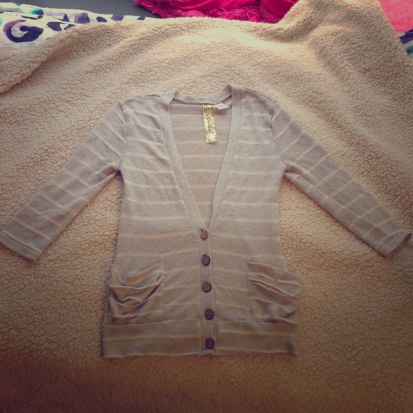 🚫SOLD🚫Grey and White Striped Cardigan