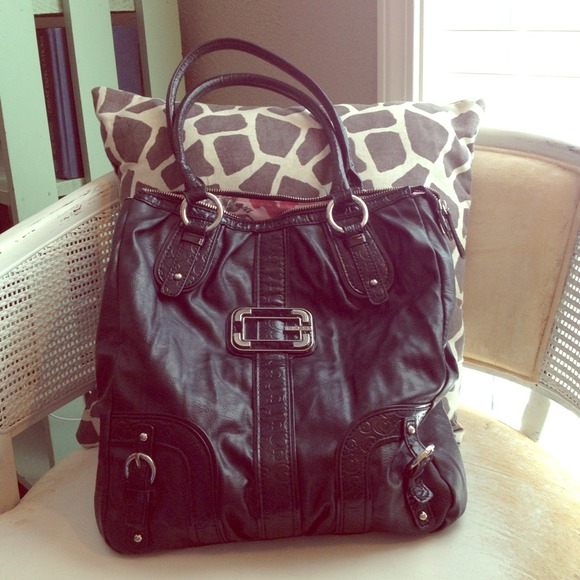Chic black GUESS handbag