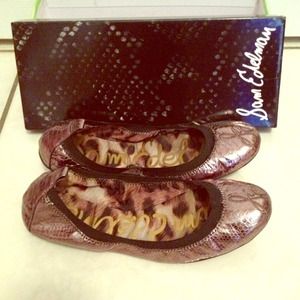 Pewter Sam Edelman flats!