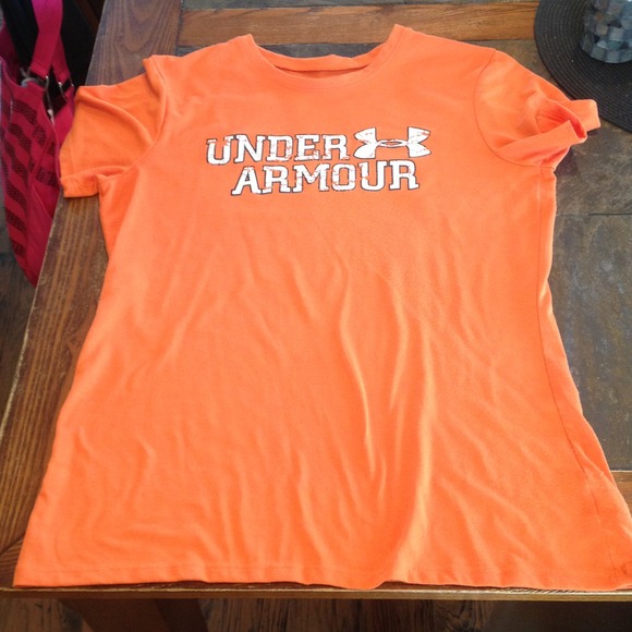 🌺Burnt Orange Rugged Under Armour Tee.