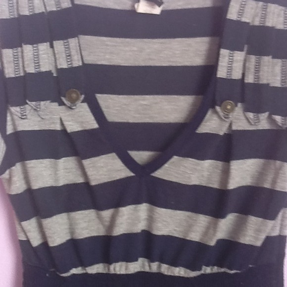 Vshirt - Picture 2 of 4