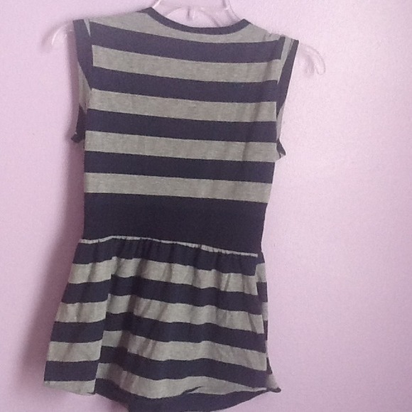Vshirt - Picture 4 of 4