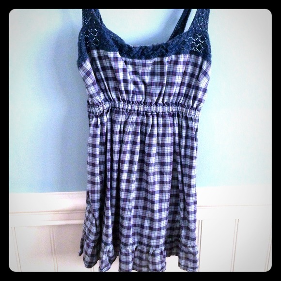 Bundled: Pretty Hollister Top