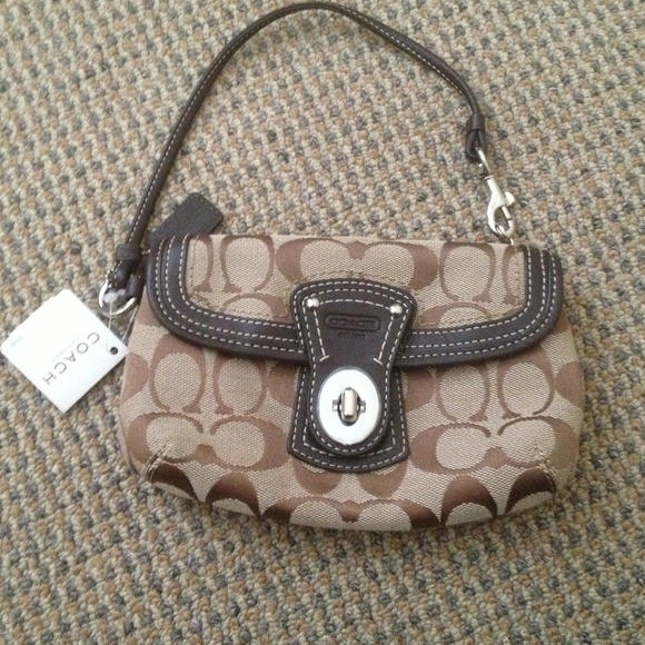 Coach wristlet - Picture 1 of 1