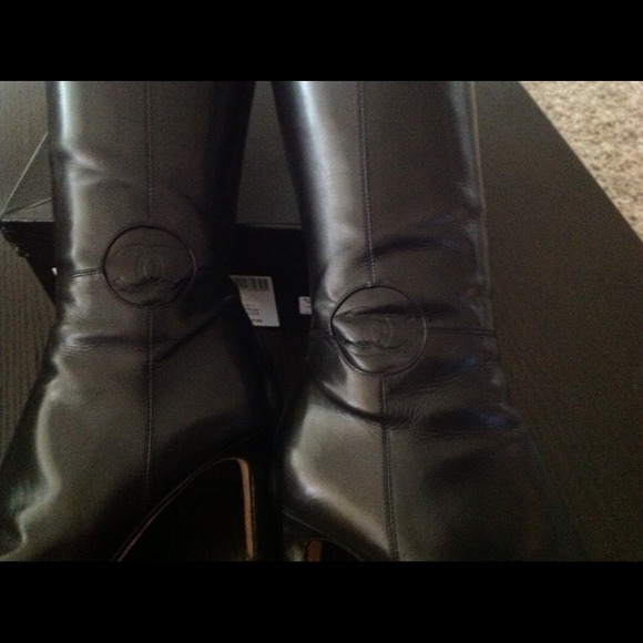 ❗SOLD❗Authentic Chanel Boots - Picture 2 of 4