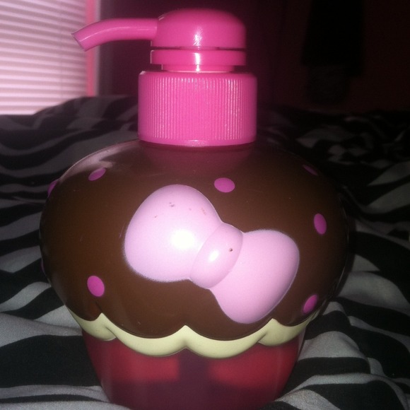 Cupcake soap dispenser .