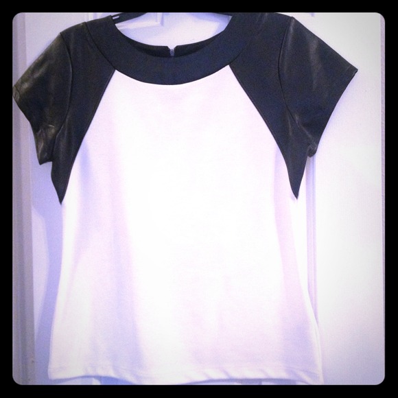 Awesome Worthington Top! Black leather shoulders