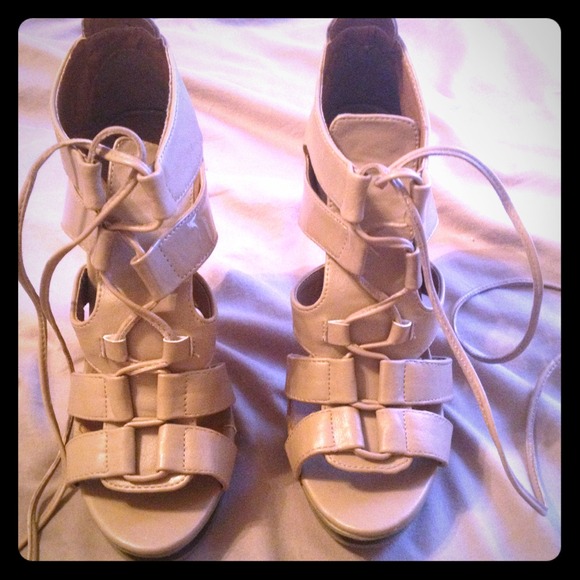 Shoe dazzle worn once super cute heels