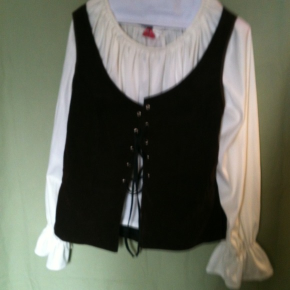 Female pirate costume