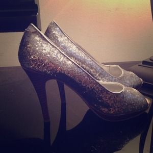 Glitter high heels pumps