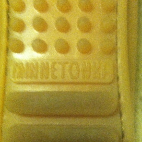 Minnetonka Moccasins Size 6.5 - Picture 3 of 4