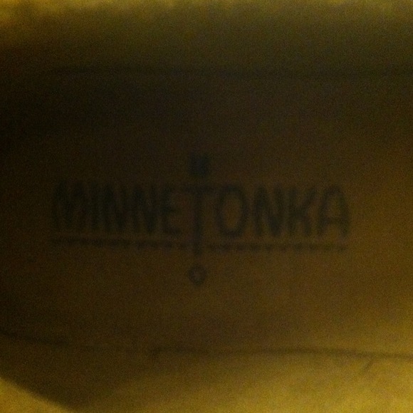 Minnetonka Moccasins Size 6.5 - Picture 4 of 4