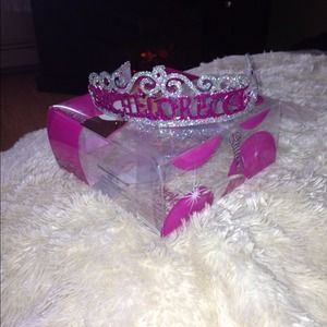 Bacherlotte tiara never used!!!