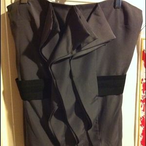 ✴️️️DONATED✴️Dark Grey Ruffled strapless top