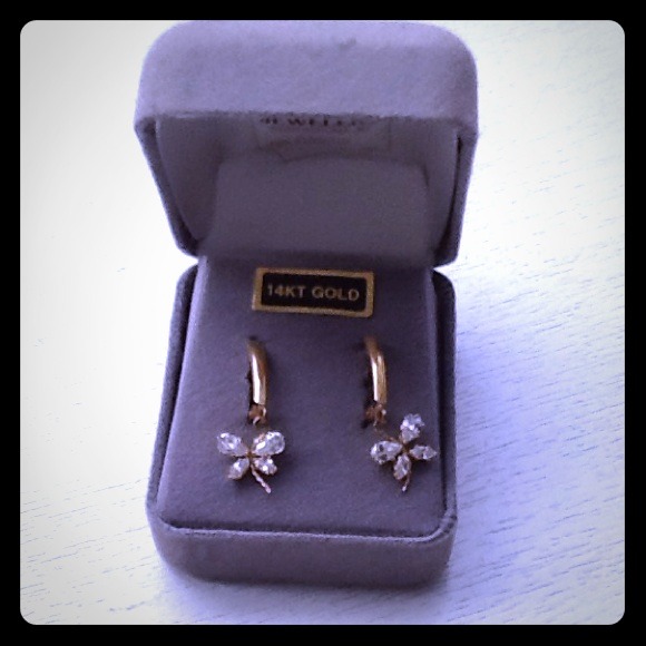 ✨PRICE REDUCED✨ 14k gold butterfly earrings