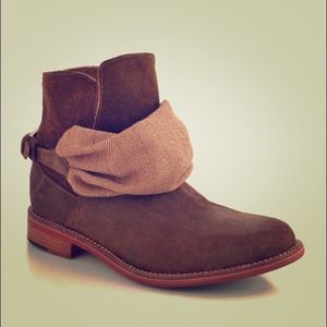 J SHOES Maiden Short Bootie (Chocolate Brown) 7.5