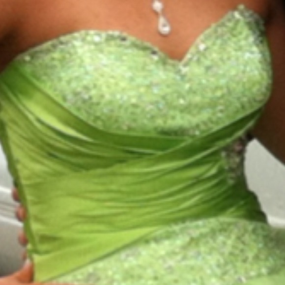 Prom dress - Picture 2 of 3