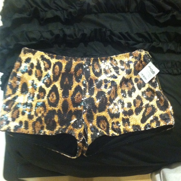 Leopard sequence shorts
