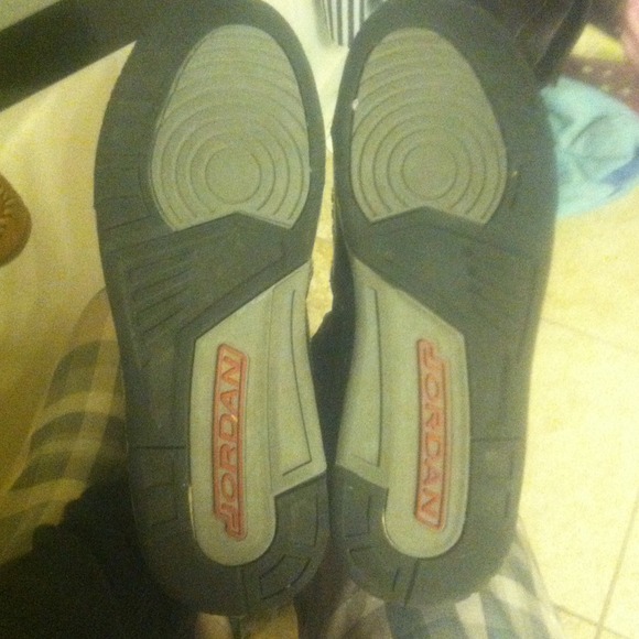 SOLD Jordan Sneakers 5.5Y (aprox size 7 in womens) - Picture 3 of 4