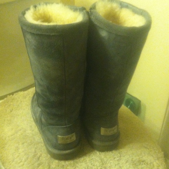 ❌SOLD❌ Grey Zipper Tall Ugg Boots size 5 - Picture 2 of 4