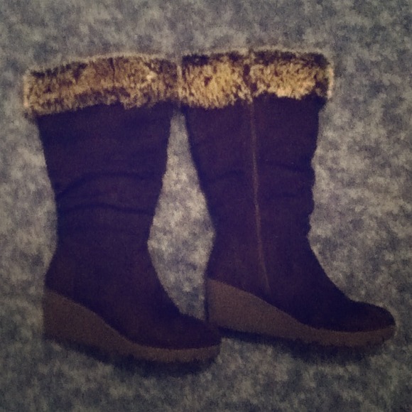 Black wedge winter boots!