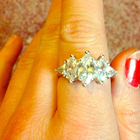 Fake Diamond ring. - Picture 1 of 1