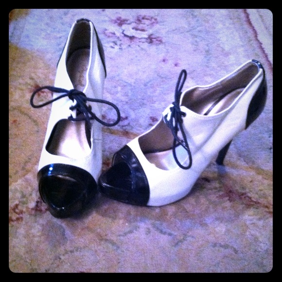 Bundle for @chicadivine shoes n bath n body