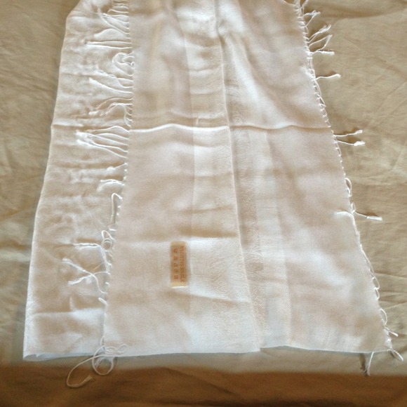 SOLD White scarf NWOT