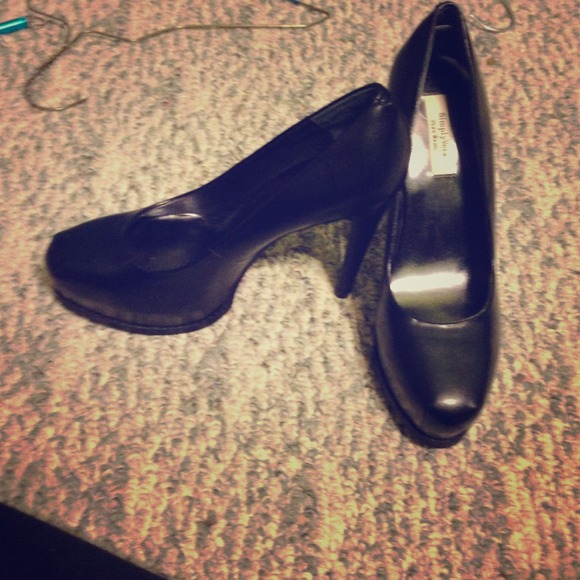 Vera wang pumps