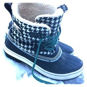 Sorel short winter boots