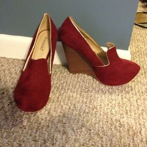 **Reduced**Maroon and gold trim wedges