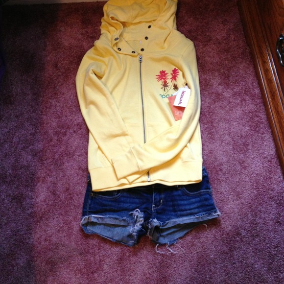 Never worn rip curl sweater