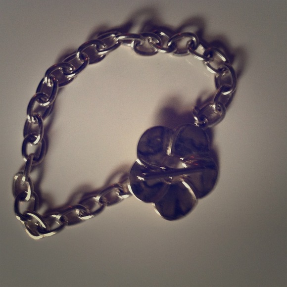 Flower chain bracelet.