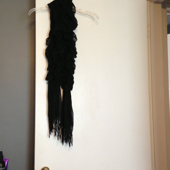 Black scrunchy scarf