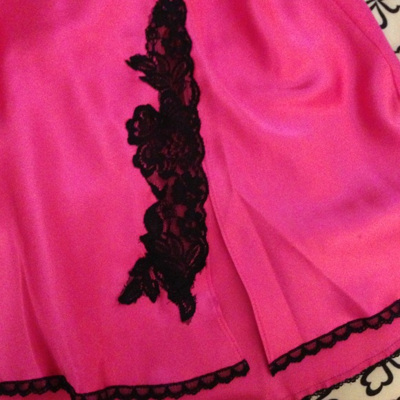 Pink black pace - Picture 2 of 3