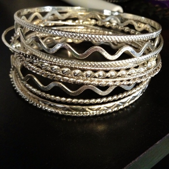 Brand new silver bangles - Picture 2 of 2