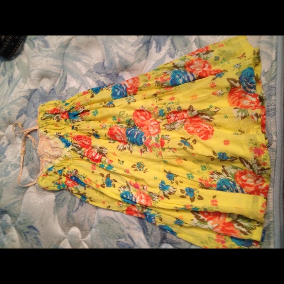 Yellow sundress. Floral print