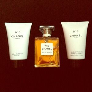 SOLD Chanel no.5 perfume set