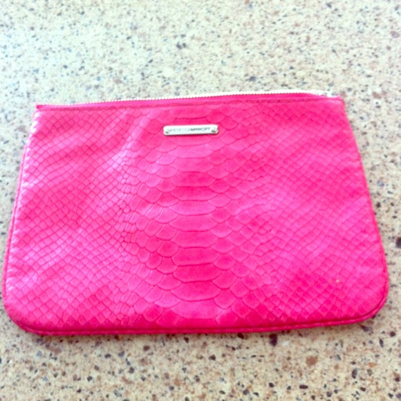 On hold for @rayofsunfashion