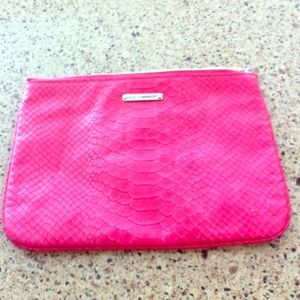 On hold for @rayofsunfashion