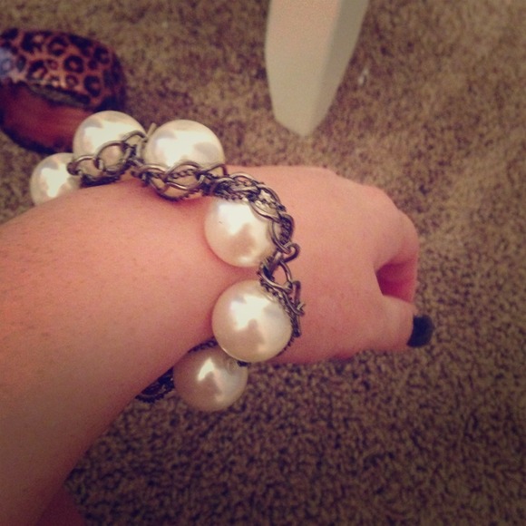 Pearl bracelet