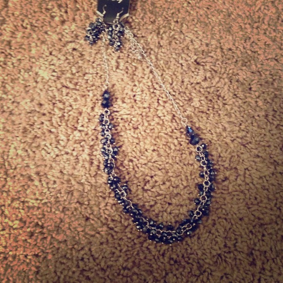 Pair earrings and neckless