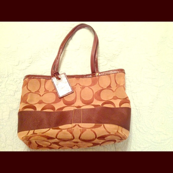 Coach bucket bag. Authentic.